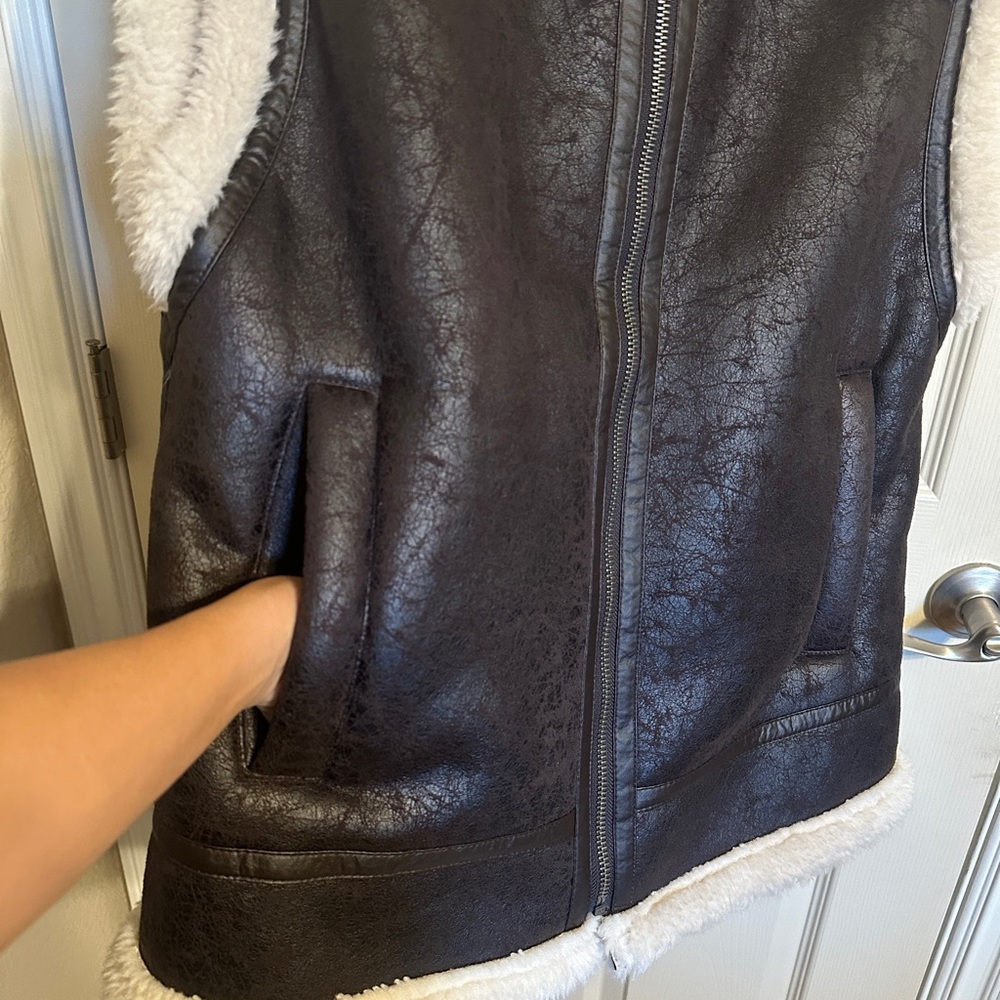 Offline by Aerie Faux Leather Sherpa Vest Jacket, Brown & Cream, Sz XS, NWT - Picture 6 of 11